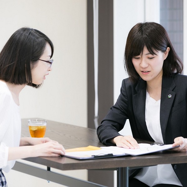 キャリア支援室では相談や履歴書添削などを行っています。