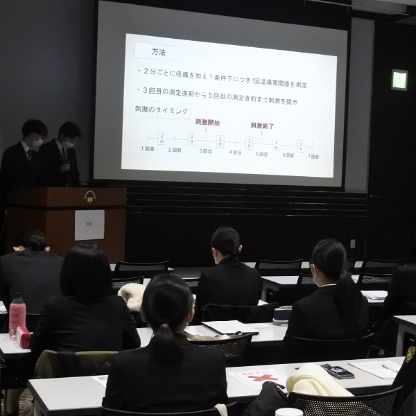 4年次には卒業研究発表会があります。
